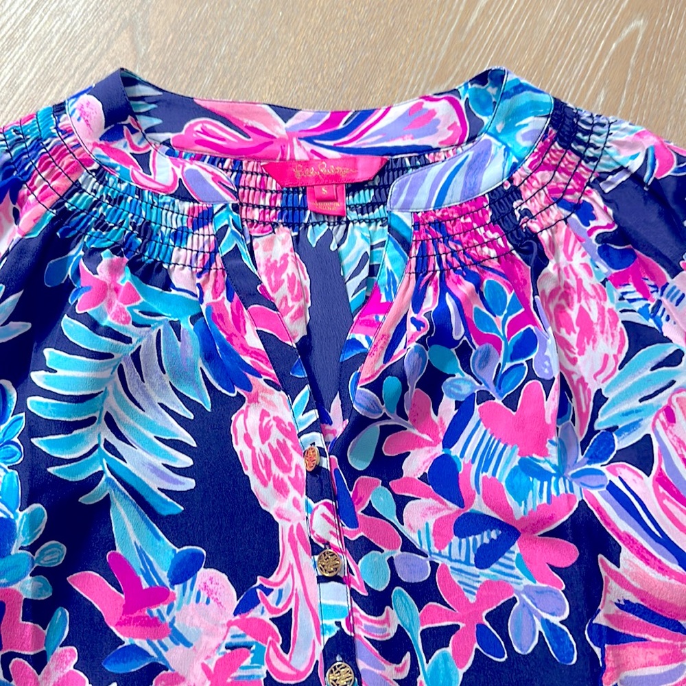 MOVING SALE: Lilly Pulitzer Elsa Blouse - Picture 4 of 10